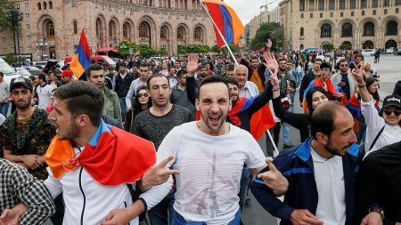 Ermənistan cəmiyyəti, yoxsa hakimiyyəti daha güzəştsizdir? - TƏHLİL
