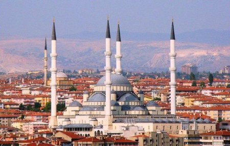 İstanbul seçkisinin ləğvi ölkəni niyə silkələyir?