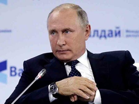 Putin məktəblərdə dəftərlərdən imtinaya çağırdı