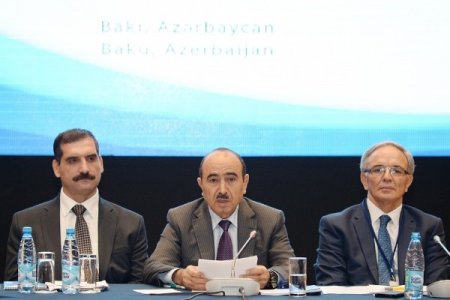 Əli Həsənov: Azərbaycan azsaylı ölkələrdəndir ki...
