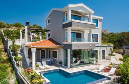 Bakıda satışa çıxarılan 4 milyon manatlıq villa kimindir?