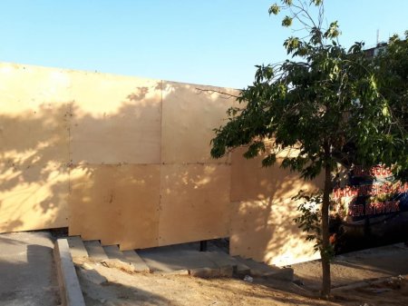 NİZAMİ RAYONUNDA DAHA BİR YAŞILLIQ MƏHV EDİLİB – Yerində milyonluq obyekt tikilir/ FOTOLAR NİZAMİ RAYONUNDA DAHA BİR YAŞILLIQ MƏHV EDİLİB – Yerində milyonluq obyekt tikilir/ FOTOLAR