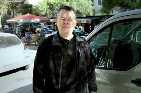 Trampın 20 dəqiqə ərzində Ərdoğandan 3 dəfə xahiş etdiyi rahib azadlıqda