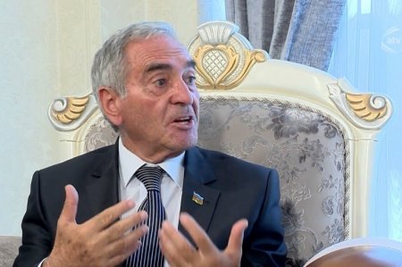 “Yekə kişisən, ayıb olsun sənə”