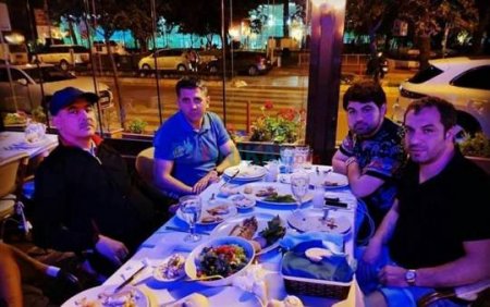 Elmar Vəliyev oğlu ilə restoranda - Yeni foto