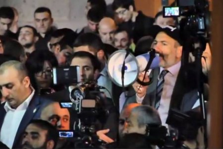 İrəvanda məxməri inqilabın ikinci dalğası:Ermənistan dünyanın siyasi xəritəsindən silinə bilər – Təhlil