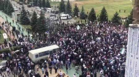 SOCAR  vitse-prezidentinin fermasında qul kimi işləyənlər..