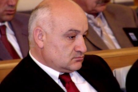 Ermənistanda keçmiş deputatı həmkarı güllələyibmiş - hadisədən sonra intihar edib
