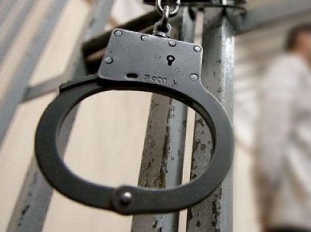 Pult üstündə qardaşını öldürənə 17 il həbs verildi