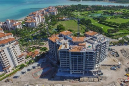 Azərbaycanlı oliqarx milyonerlər adasındakı evini satdı