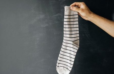 Hər gün kirli corab iylədi - Başına iş açdı