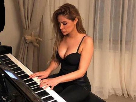 Nigar Camal açıq-saçıq libası ilə yenə diqqət çəkdi