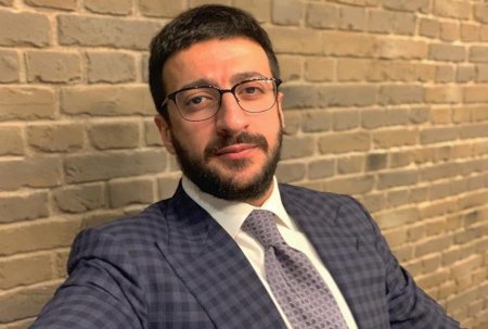 Abbas Bağırov ona “pul atan” köməkçisini bağışladı