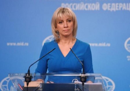 Zaxarova erməni jurnalisti yerində oturtdu: - 