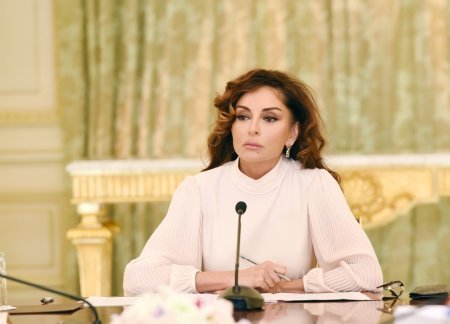 Fransa mətbuatı Birinci vitse-prezident Mehriban Əliyevanın Parisə səfərind ...