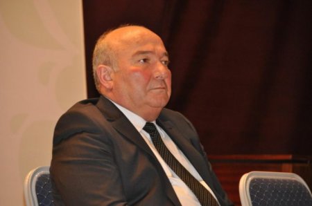 Asif Ağayevin mini yubkalı və temperamentli baş redaktoru