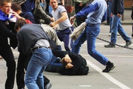 Xırdalanda kütləvi dava: İki polis bıçaqlandı