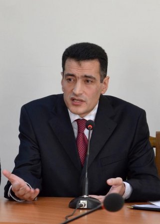 AMEA-nın Nəsimi adına Dilçilik İnstitutunda QALMAQAL - Belə deyirlər...