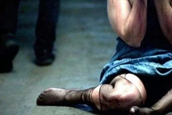 42 yaşlı kişi dostu ilə birgə arvadının rəfiqəsini lüt soyundurub… – Azərbaycanda ŞOK
