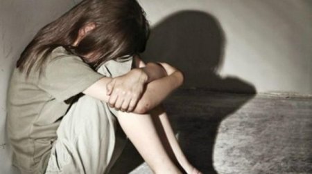 Oğlanlar 14 yaşlı qızı tualetə salıb zorladılar, sonra... - Azərbaycanda mə ...
