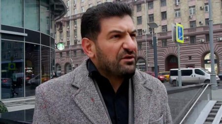 Azərbaycan səfirliyinin əməkdaşları Moskvada saxlanılan Fuad Abbasovla görü ...