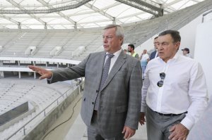 Azərbaycanlı oliqarxın stadion tikintisi: qubernator müavini, nazir və digə ...