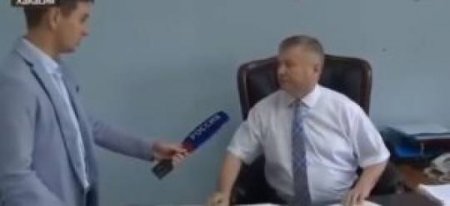 Rayon başçısı ona sual verən jurnalisti yerə çırpdı - VİDEO