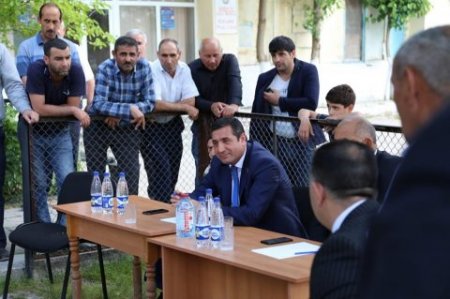 “Qaçqınkom” şefinin qardaşı dələduz çıxan deputata mükafat sirri - seçicilə ...