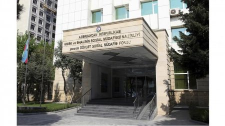 DSMF-nın Gədəbəy rayon şöbəsinin müdiri vətəndaşların evlərini və torpaq sa ...