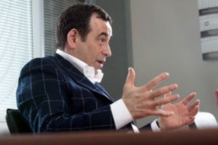 Milyarderin evini soydular