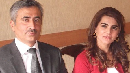 Zümrüd Yağmurun Fuad Qəhrəmanlıdan boşanma işi üzrə məhkəmə prosesi başlayı ...