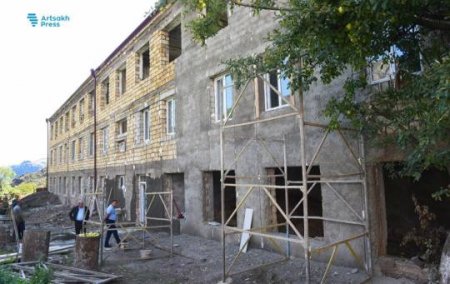 Düşmən gələn ay Laçının Qarıqışlaq kəndində  üçmərtəbəli məktəb istifadəyə verəcək...-FOTO