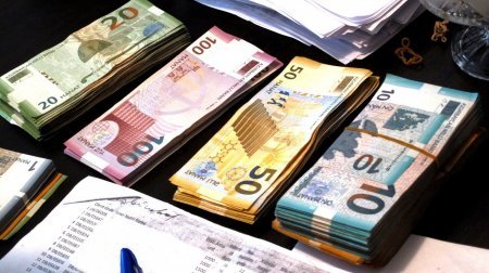 Ötən ay bəzi banklar manat əmanətlərini ucuzlaşdırıb - ARAŞDIRMA