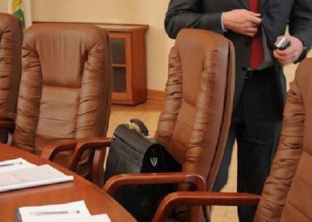 Məmurlar gəlir deklarasiyası verməlidirlər - “Əyinlərindəki kostyumdan tutm ...