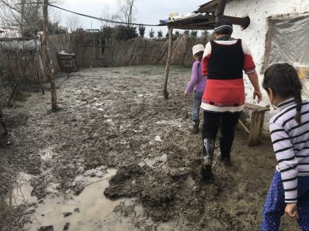 Kitabxana toyuq hininə çevrilib, pulu isə silirlər- BEYLƏQANDA