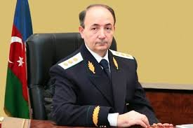 İmişli məhkəməsində biabırçı olay-icraçılar hakimin qətnaməsinin icrasını m ...