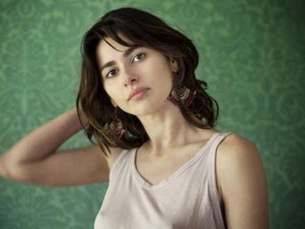 Nəsrin Cavadzadə İtaliya küçələrinə alt paltarsız çıxdı – FOTO