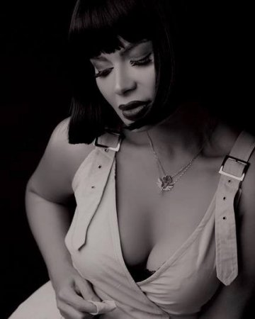 Azərbaycanlı modeldən seksual FOTOLAR