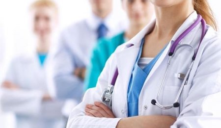 Həkimlərin əmək haqqları artırılır - Yeni qaydalar təsdiq edilib