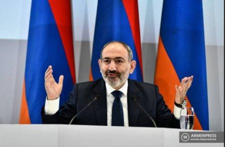 Paşinyan Qarabağ danışıqları zamanı hərdən özünü dəliliyə vurur?