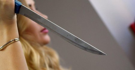 Bakıda OLAY: - qız atasını bıçaqladı