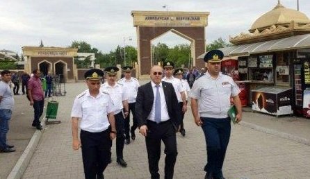 Gömrük Komitəsi xarici nömrəli maşın sürənlərə zülm edir: - gündəlik pul yı ...