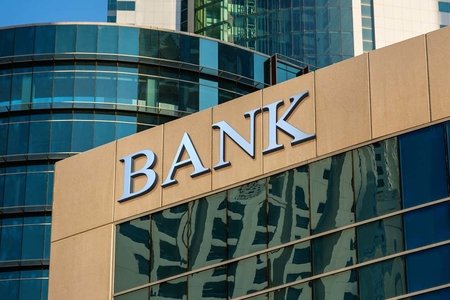 Bağlanma təhlükəsində olan 4 bank - oliqarxlar niyə onları xilas edə bilmir ...
