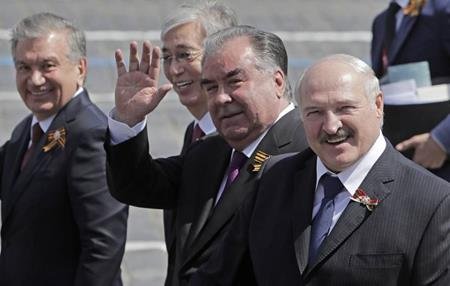 Qələbə paradına kimlər getmədi və niyə gəlmədi? – Belarus prezidenti tədbir ...