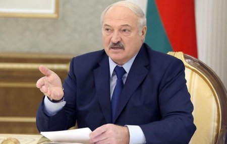 3 cəbhədə savaşan Lukaşenko: Belarus inqilab ərəfəsində? - TƏHLİL