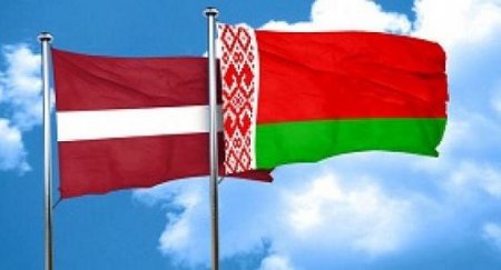 Latviya ilə Belarus arasında qalmaqal: Bayraq dəyişdirildi, diplomatlar ölkədən qovuldu