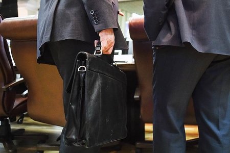 İcra başçıları üzərində ciddi nəzarət olmalıdır