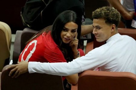 Məşhur futbolçu evində döyüldü