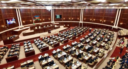 Deputatın çıxışının el dilinə tərcüməsi: “Papa, ayıbdır...” – AXI NİYƏ?!