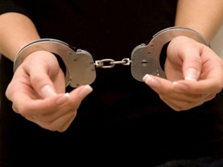 Bakıda dayə işlədiyi evdən 12 min manatlıq qızıl oğurladı